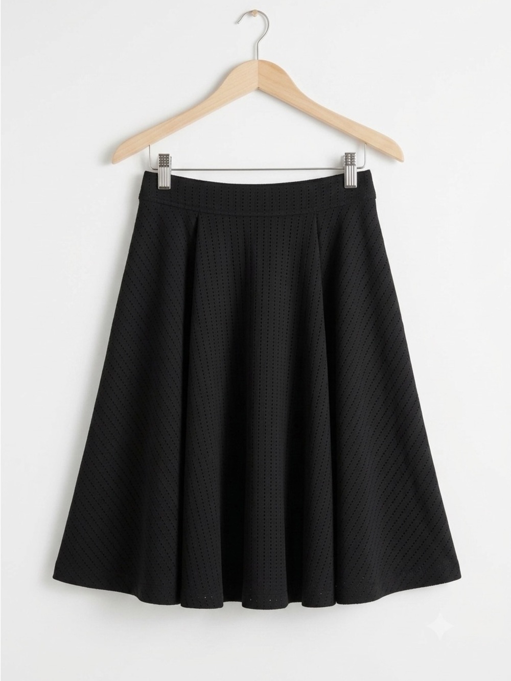 Guess Knit Knee Length Skirt Size SMALL Black